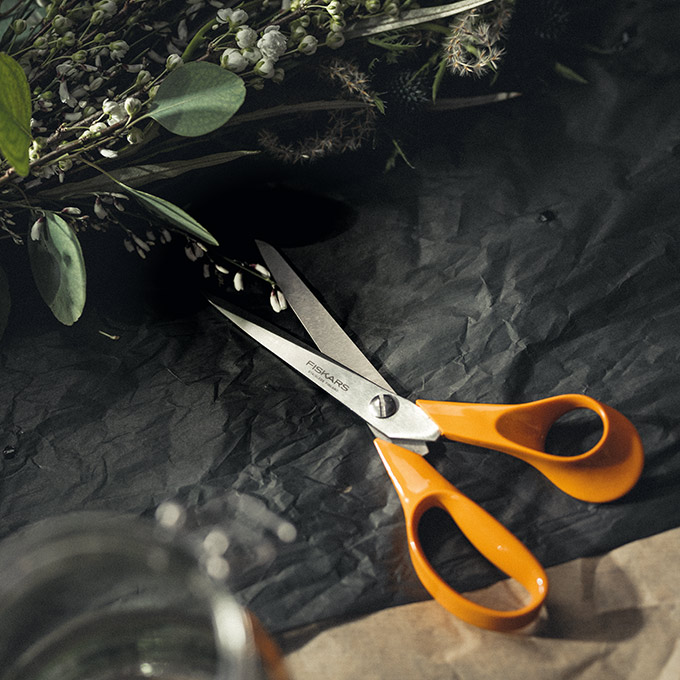 251.210_Universal-/Gewebeschere FISKARS