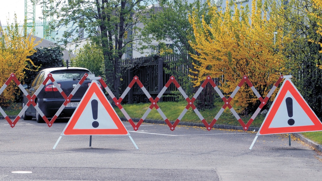 210.500_Fahrbahnschranke ausziehbar bis 350 cm