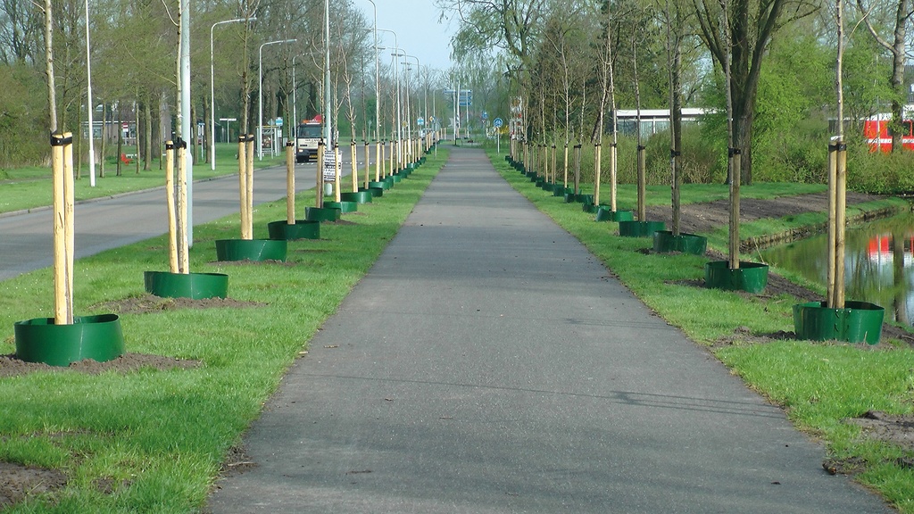 137.390_Giessrand HDPE grün 2 mm, 25 m lang 30 cm breit