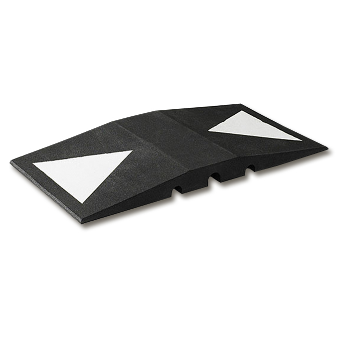 Überfahrrampe aus Gummigranulat, inkl. Reflektoren