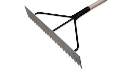 Teerkrücke gezahnt, 60 cm breit, mit Stiel 170 cm